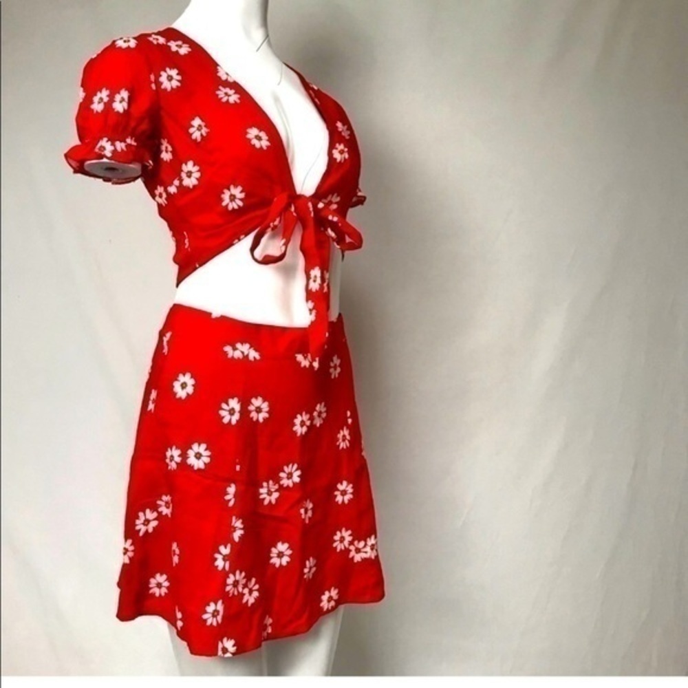 Two piece flora red skirt crop top set - Picture 5 of 6